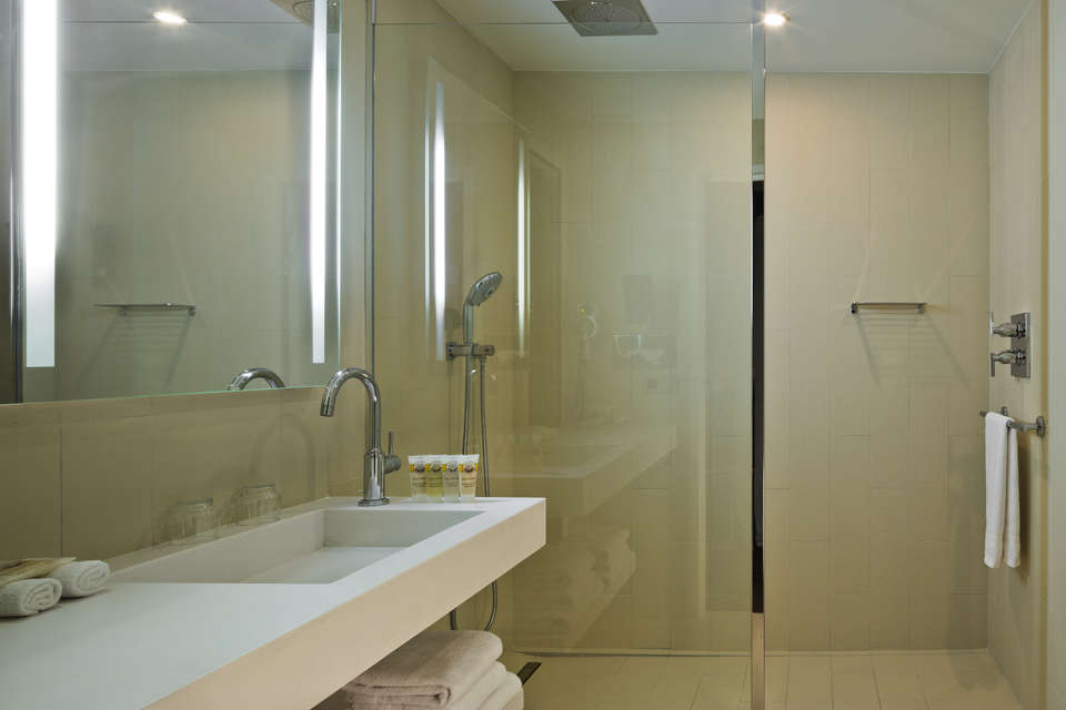 Pullman Paris La Défense - PULLMAN_PARIS_LA_DEFENSE_SALLE_DE_BAIN.jpg