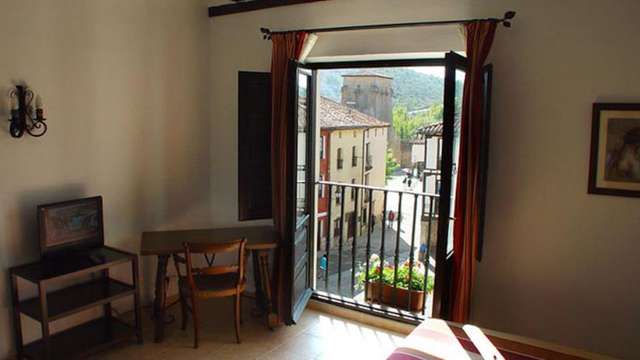 Fuga con cena in un'antica città medievale