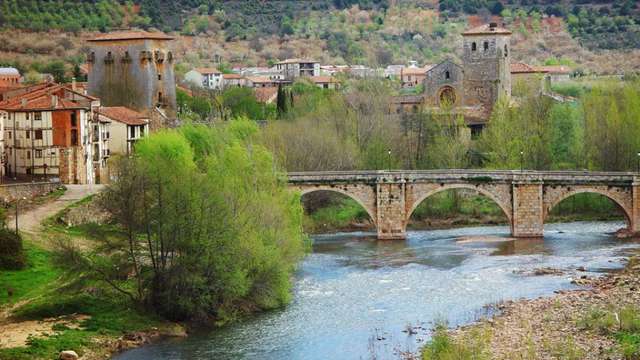 Fuga con cena in un'antica città medievale