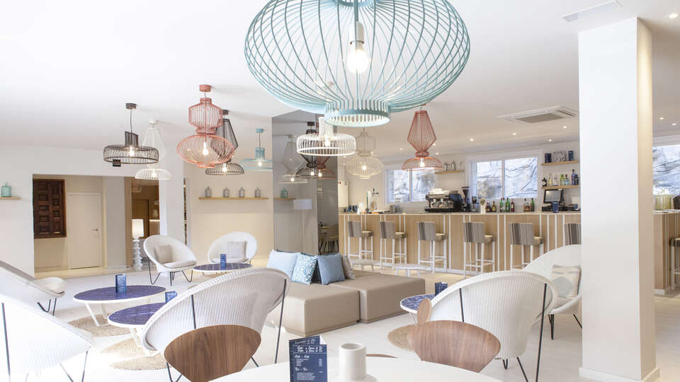 Succombez au charme de Sitges demi-pension et cocktails en terrasse