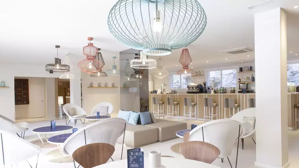 Succombez au charme de Sitges demi-pension et cocktails en terrasse