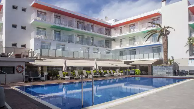 Décompressez dans un hôtel 4* Adults Only en pension complète et profitez de cocktails en terrasse