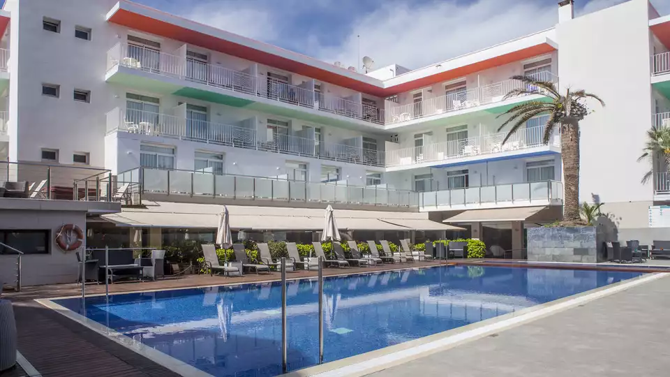 Decompressez dans un hotel Adults Only en pension complete et profitez de cocktails en terrasse