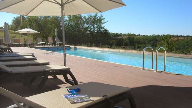 toegang tot het binnenzwembad en buitenzwembad voor 2 volwassenen (dag 1 en dag 2)