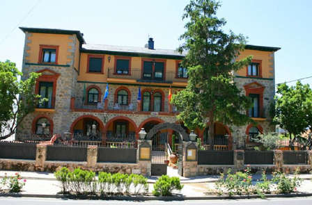 Romantisch uitje met welkomstdetail en flesje cava aan de voet van de Sierra de Gredos