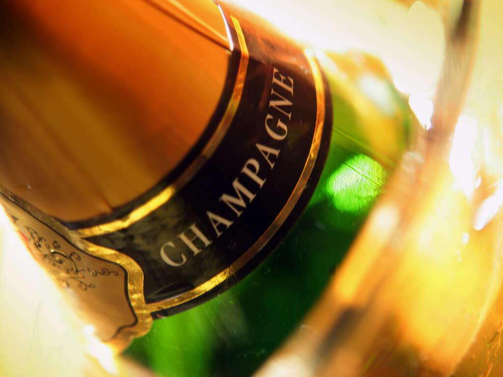 et champagne a deux pas de l'Arc de Triomphe a Paris 4