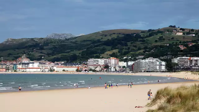 Fuga con colazione a 100 metri dalla spiaggia di Laredo.