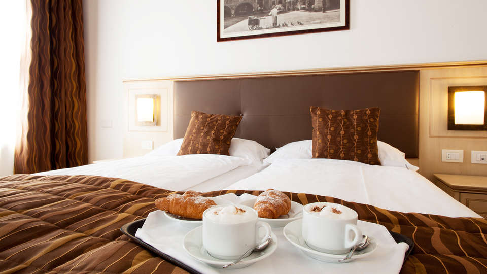 Hotel Portici - Romantik&Wellness - edit_Portici-colazione-in-camera.jpg