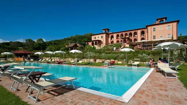 Vacanza alle Terme di Saturnia con cena alla carta per due persone