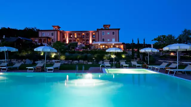Vacanza alle Terme di Saturnia con cena alla carta per due persone