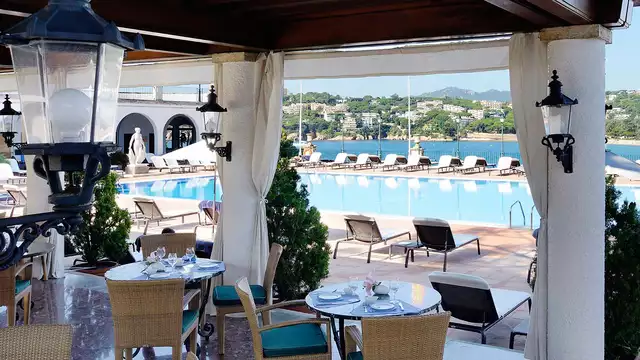 Escapada de lujo a un hotel emblematico de la Costa Brava con una ubicacion exclusiva