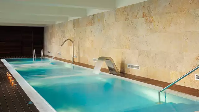 Escapada de lujo a un hotel emblematico de la Costa Brava con una ubicacion exclusiva