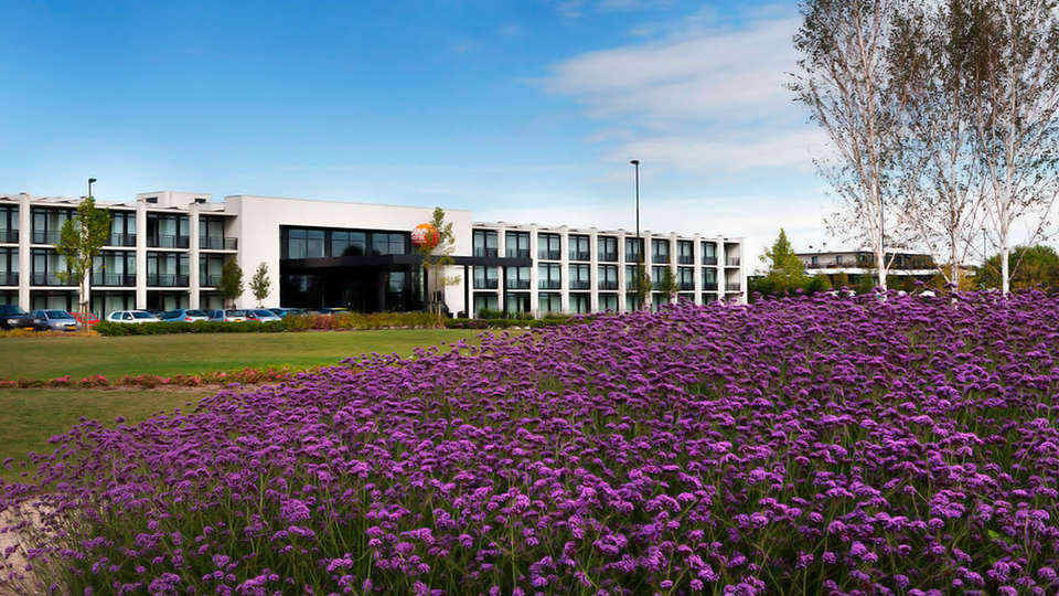 Van der Valk Hotel Schiphol A4 - EDIT_front2.jpg