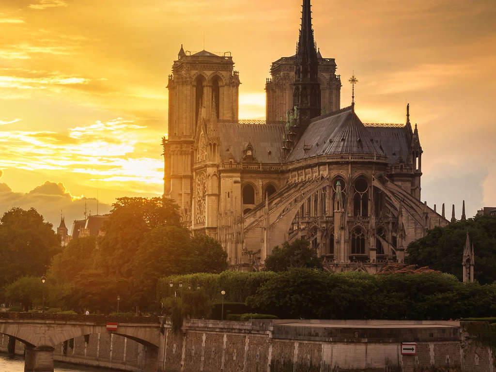 Parenthèse à deux pas de Paris 4*