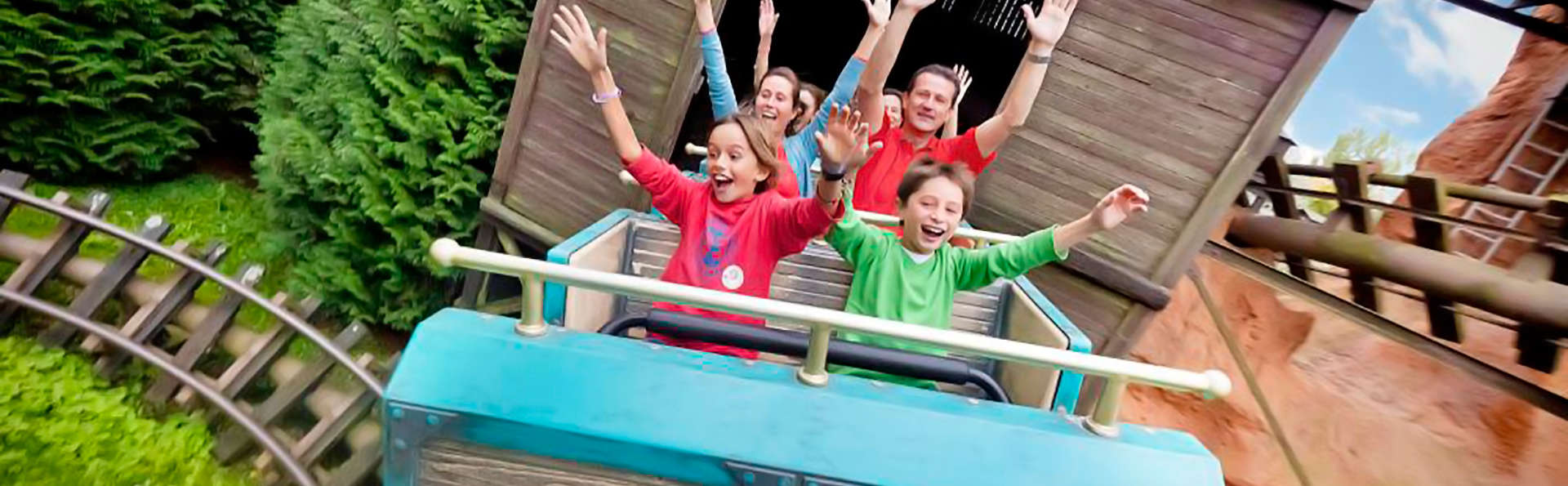 Week-end avec piscine, chambre quadruple et Entrées au Parc d'attractions Walibi (à 30 minutes)