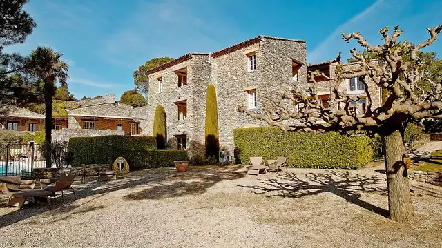 Parenthèse romantique en suite dans un hôtel 5* dans le Luberon
