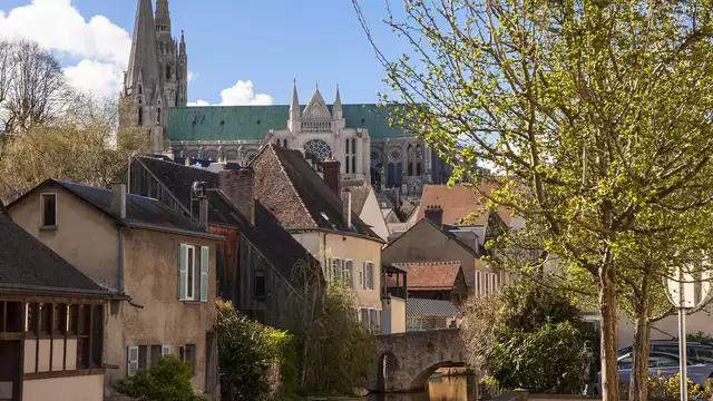 Noche y desayuno en un hotel de 3 estrellas en el corazón de Chartres
