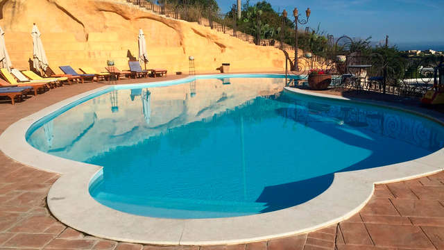 Alójate en un art-hotel junto a la famosa reserva de Zingaro