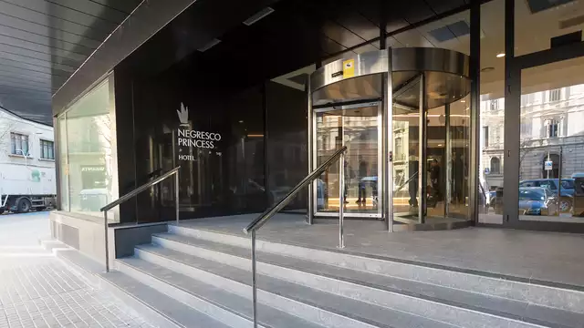 Ontdek Barcelona in een kamer met uitzicht op de stad en inclusief ontbijt