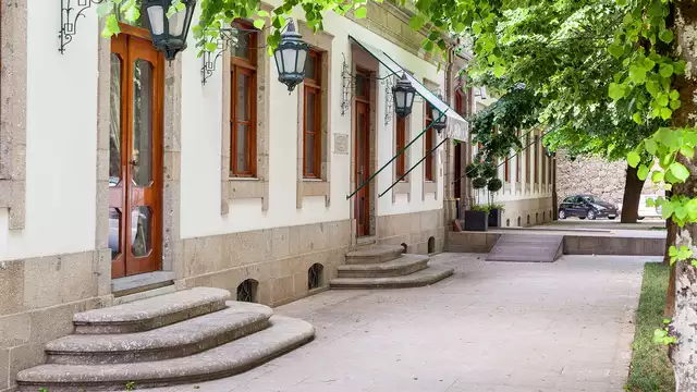 Escapada romántica con botella de vino en el Monte de Bom Jesus, Braga