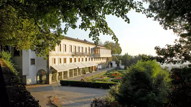 Escapada romántica con botella de vino en el Monte de Bom Jesus, Braga