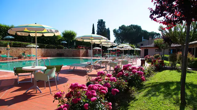 Hôtel à San Gimignano : au coeur des collines toscanes avec piscine et petit déjeuner