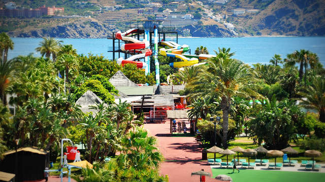 Minivacaciones en Almuñecar al lado del mar y con entradas al parque Aquatropic (desde 3 noches)