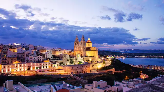 Viaje bajo el sol del pintoresco pueblo de Mellieha, en Malta (desde 3 noches)