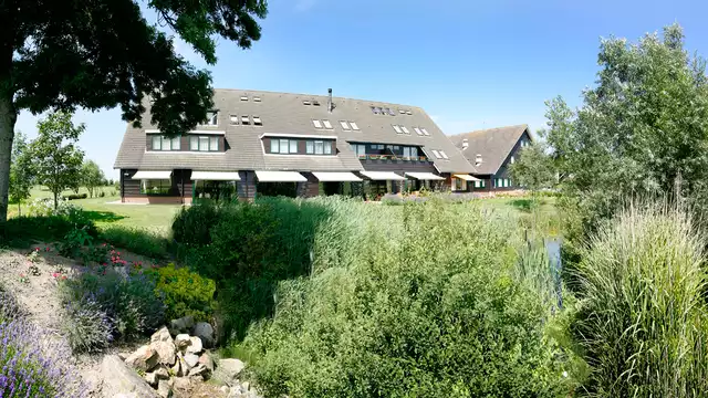 Séjour dans un environnement naturel près de Biddinghuizen avec forfait VIP inclus