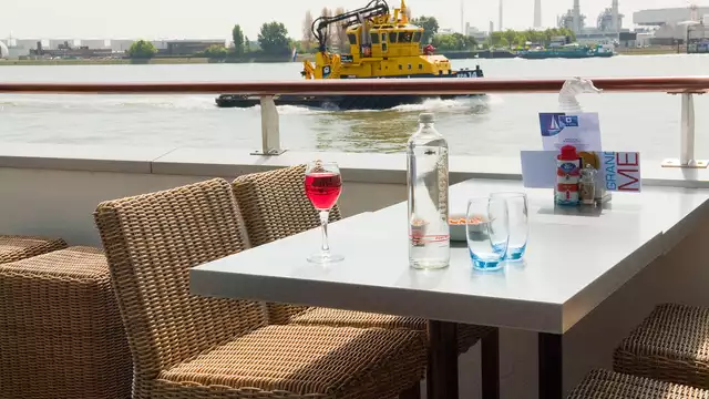 Saborea el verano en Róterdam con una cena de 3 platos junto al agua