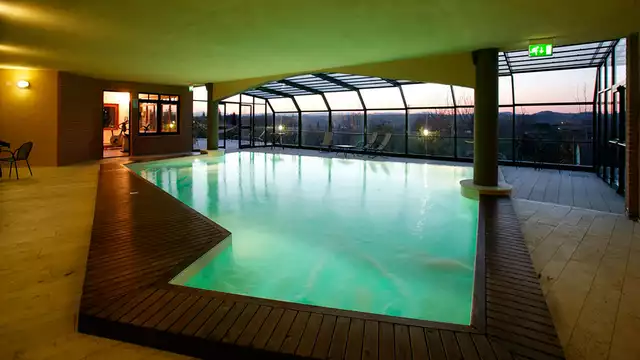 Hotel en entorno rural de la Toscana, cerca de Siena, en habitación superior
