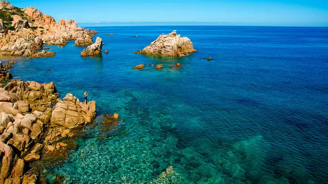 Escapada en Alghero, Cerdeña en hotel con piscina panorámica con vistas al mar