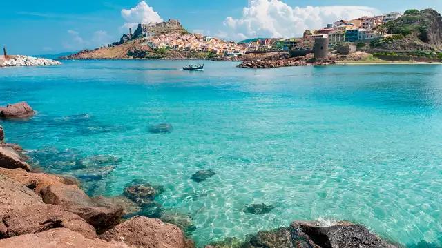 Zomer op Sardinië: 4 * hotel met ontbijt aan zee in Castelsardo