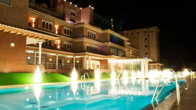Escapada en Granada con desayuno incluido y acceso al SPA en habitación con bañera de hidromasaje