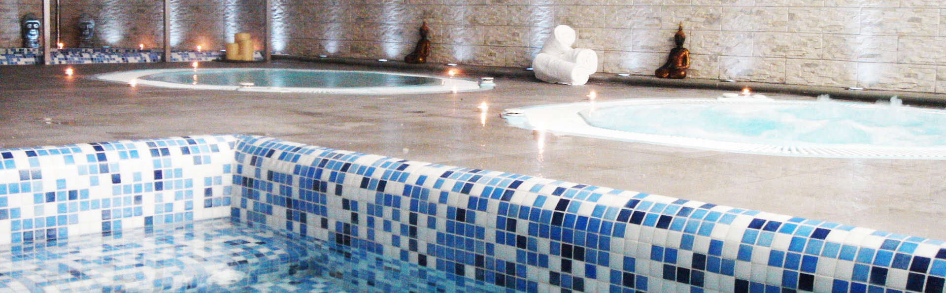 Détendez-vous dans une suite junior avec bain à remous privé et spa à Grenade