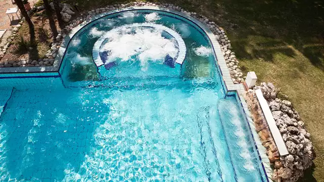 Hotel nel cuore di Abano Terme con colazione e piscina esterna