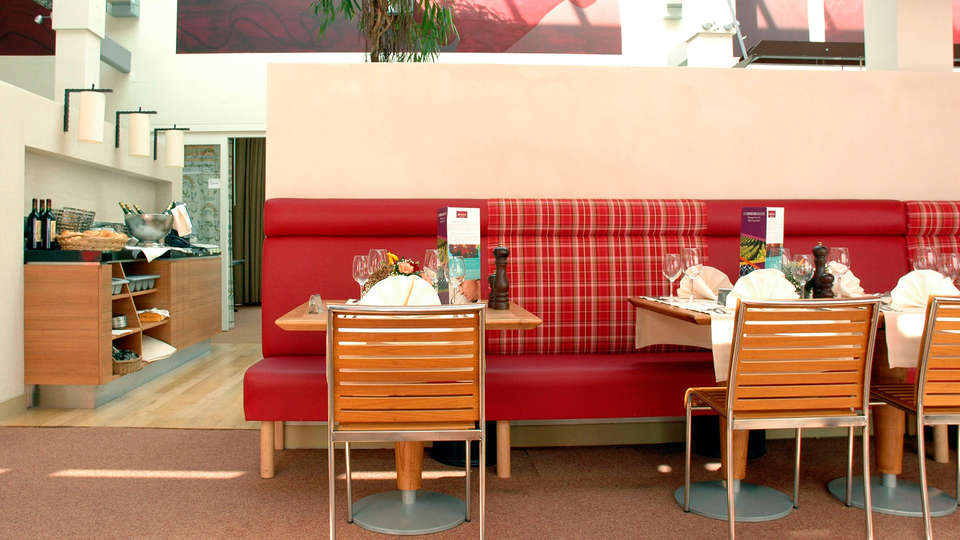 Castel de Pont-a-Lesse - EDIT_breakfast.jpg