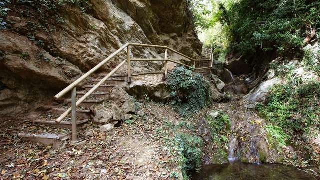 Acceso a la ruta de senderismo