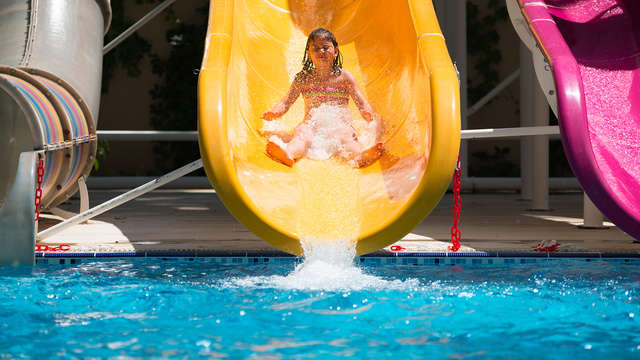 Escapada con entradas a Marineland y Media pensión con niño incluido en Platja d'Aro