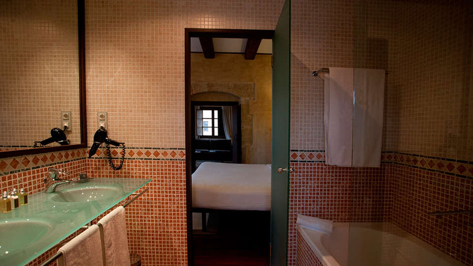 Hospes Palacio de San Esteban - EDIT_roomXa.jpg