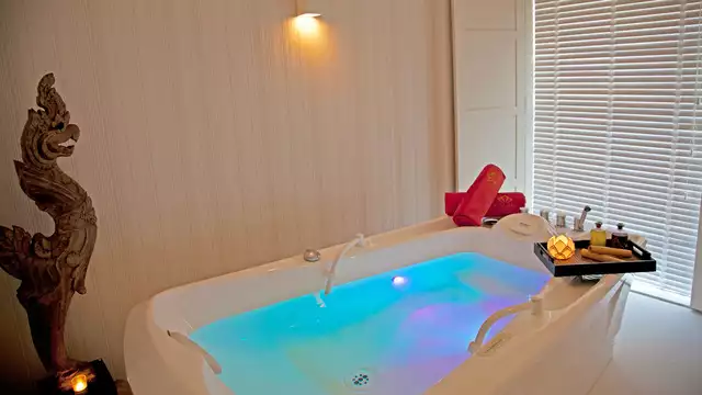 VIP Romántica: spa, rosas y más sorpresas en habitación con bañera de hidromasaje
