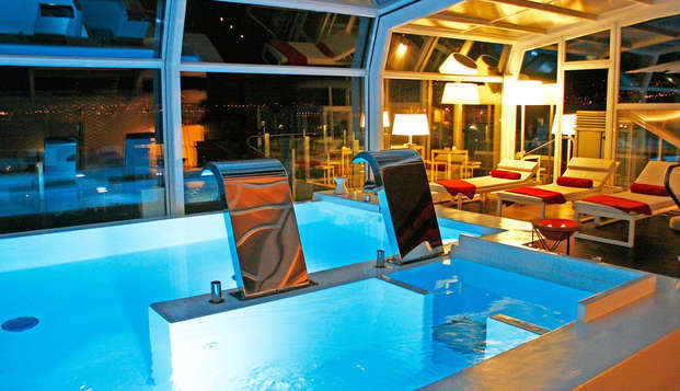 Lujo & Relax: Escapada con acceso al spa y bañera hidromasaje en la habitación en un hotel de lujo