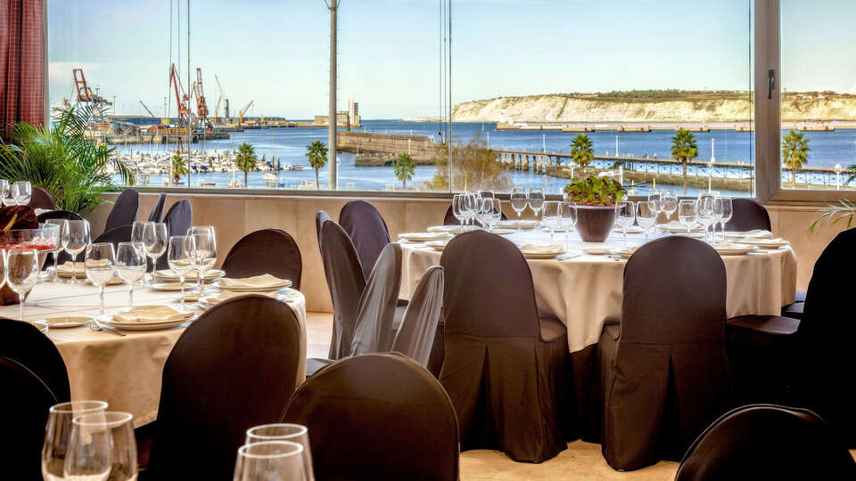 Fuga romantica con cena in un hotel di fronte al mare da notti