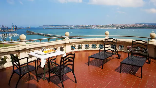 Escapada en un palacio frente al mar de Santurtzi con descuento en noches extras