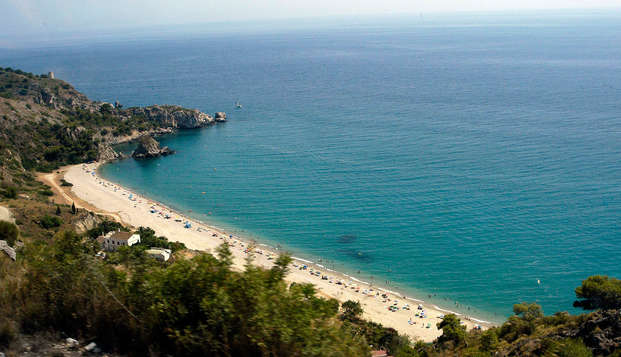 Especial Familias: Descubre Almuñécar alojándote en una suite de lujo con Cena y desayuno incluidos