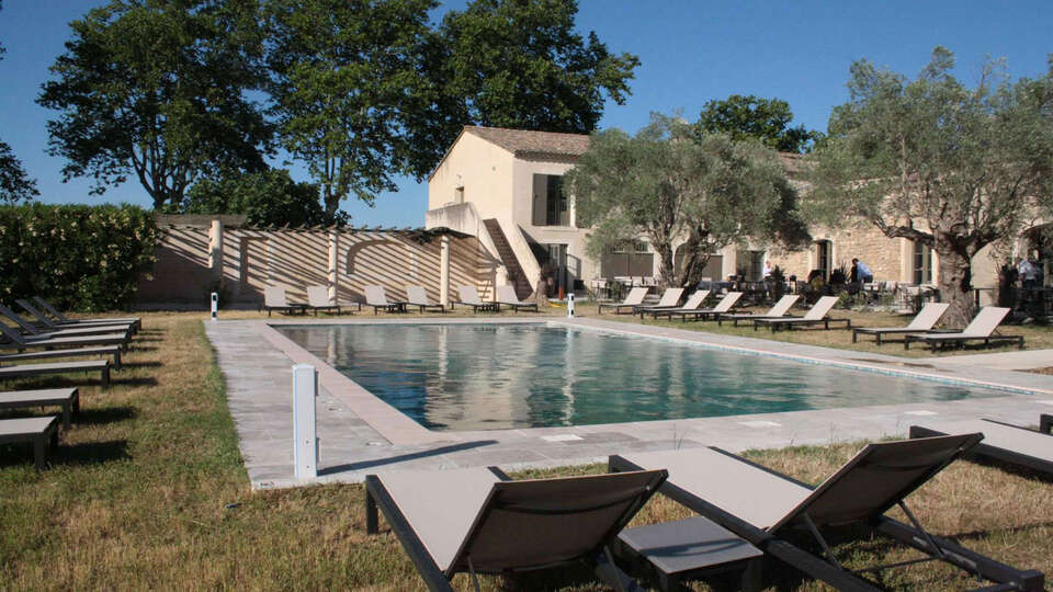 Week-end de charme en provence a deux pas du Pont du Gard nuits et plus jours a l avance
