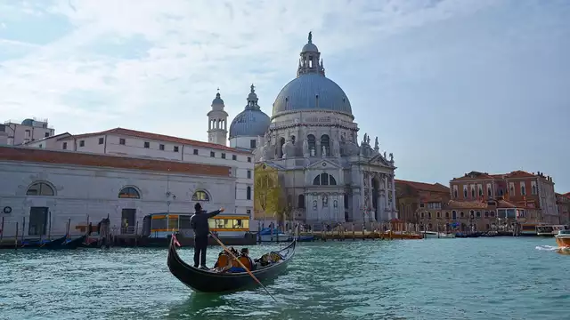 Verblijf in Venetië, in een kamer met uitzicht, inclusief een gondeltocht