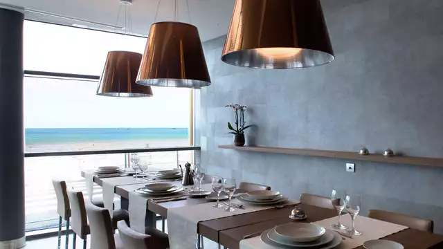 Momento de pausa con talasoterapia cerca de Saint-Brieuc en habitación con vistas al mar