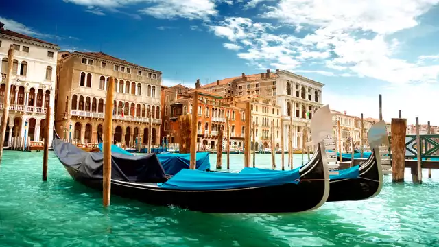 ¡Descubre Venecia con un romántico paseo en góndola! (desde 2 noches)