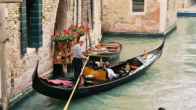 De magie van Venetië met een romantische gondelvaart en verblijf in een 4* hotel